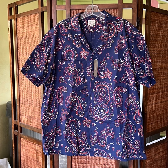 J. Crew Other - NWT J Crew Men’s XL short sleeve shirt. Navy blue with paisley print.